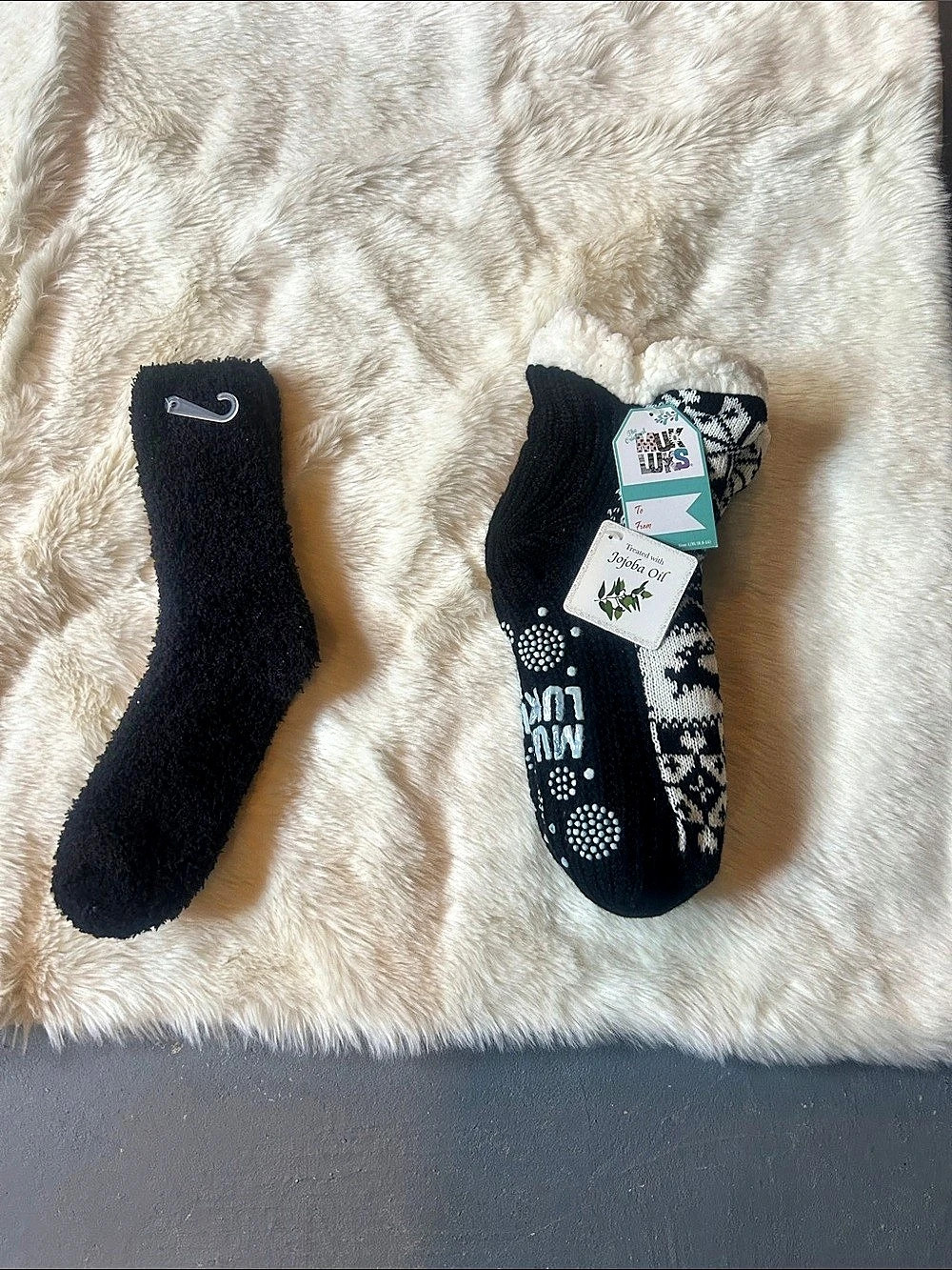 Muk Luks Jojoba Oil Infused Slipper Socks Black & White